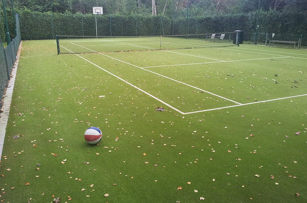 Искусственная трава для профессионального тенниса 13 мм на спортивной площадке