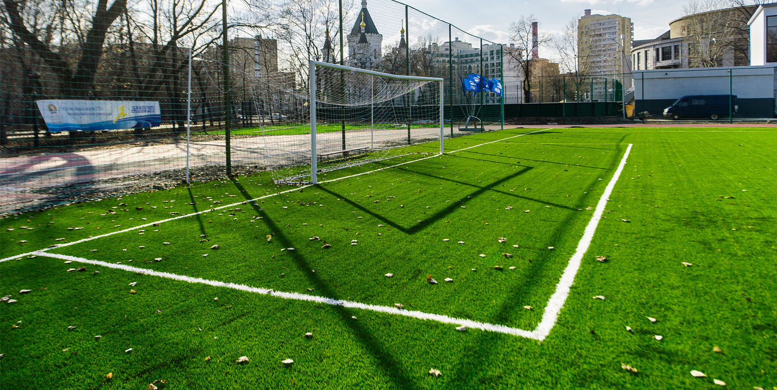 Изображение футбольного поля с искусственной травой